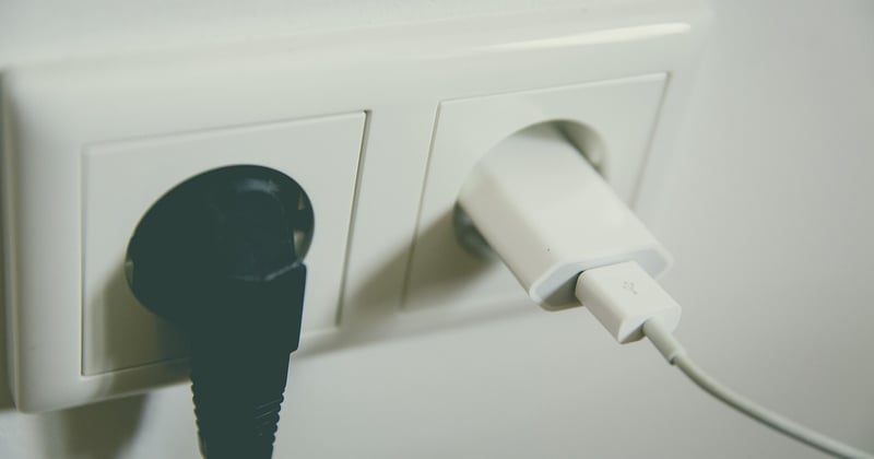 Choisir le bon câble électrique pour une prise de courant : le guide simple et sûr