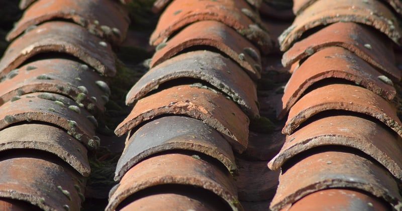 Quelle est la meilleure période pour refaire sa toiture ? Le guide complet