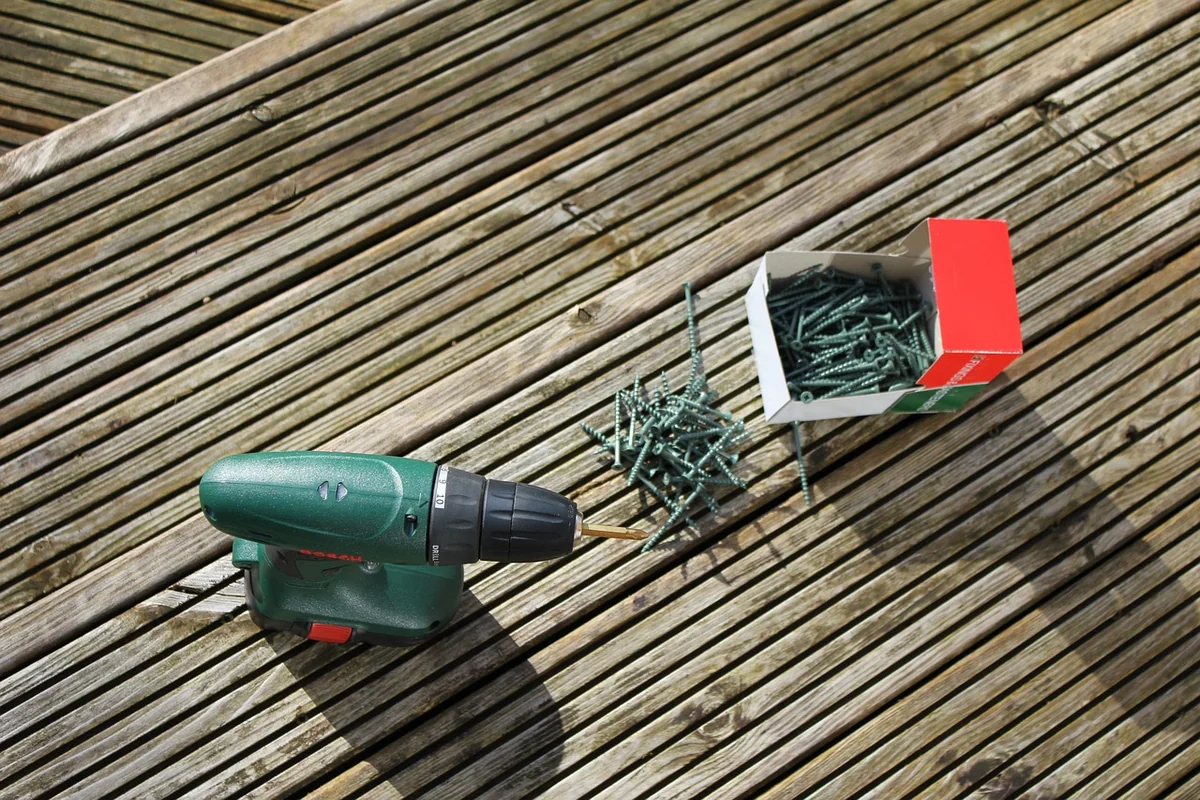 Bricolage extérieur 2026 : astuces pour construire une terrasse en bois parfaite