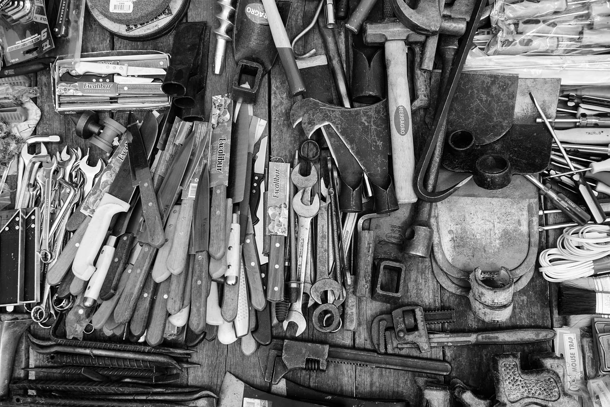 Guide complet pour débutants en bricolage 2026 : outils et astuces essentiels